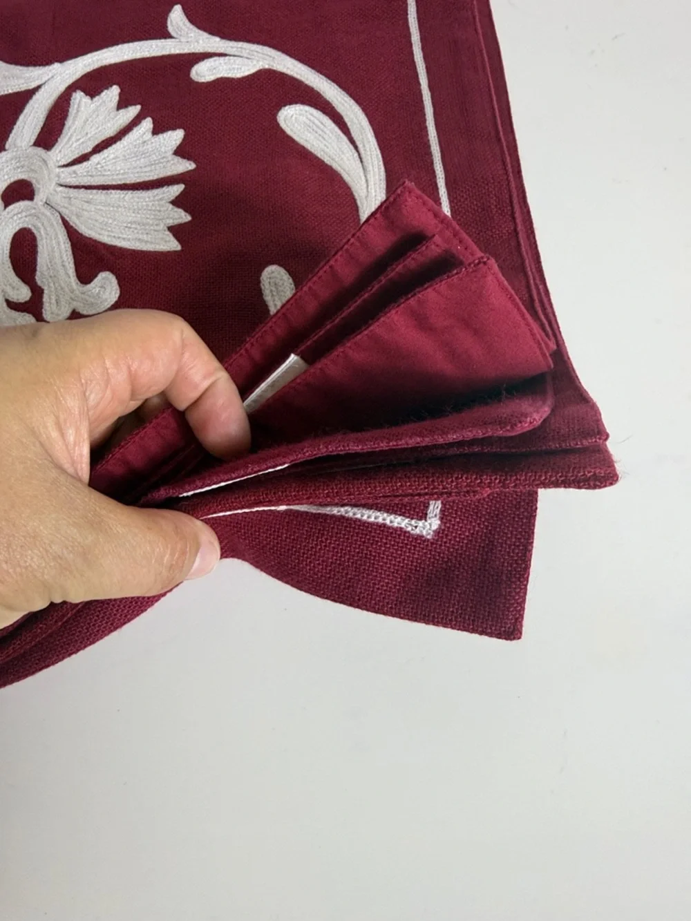Williams Sonoma Embroidered Linen Cotton Placemats Burgundy‎ White Floral Set 8